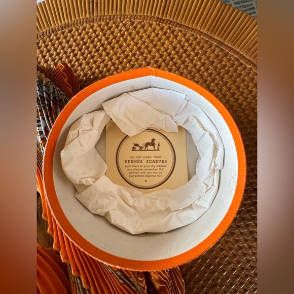 Hermès Vintage Plissé Silk Scarf Orange/Gold & Blue Equestrian + Box - Picture 8 of 10